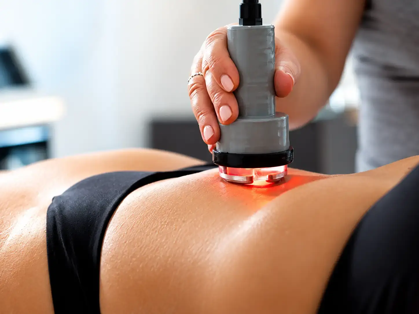 Trattamento corpo personalizzato con apparecchio sull'addome